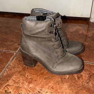 Crown Vintage Gray Lace-Up Boots